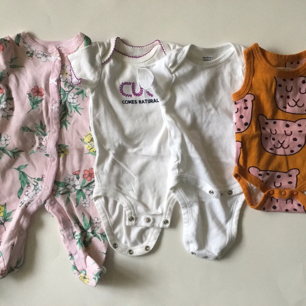 0-3 months onesies ACCEPTING OFFERS